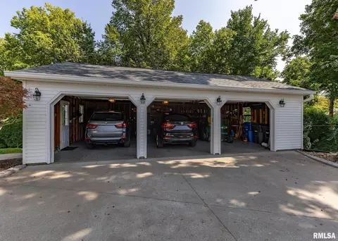 Exterior - 4510 5th Ave, Moline, IL 61265 photo 6 of 6