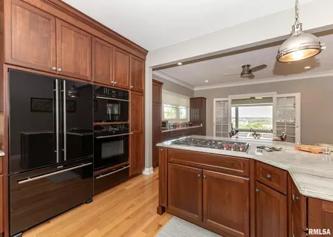 Kitchen - 4510 5th Ave, Moline, IL 61265 photo 3 of 5