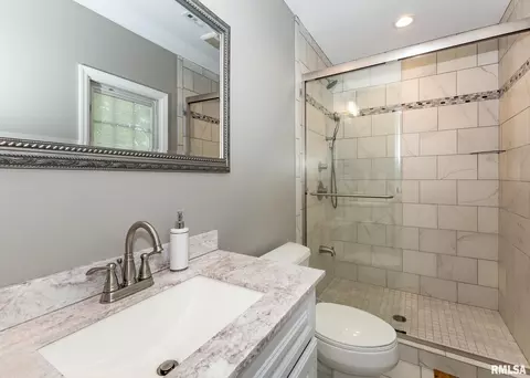 Bath - 4510 5th Ave, Moline, IL 61265 photo 3 of 5