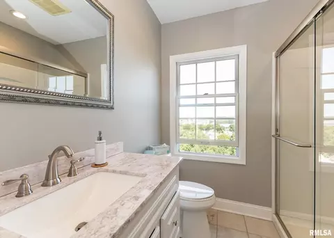 Bath - 4510 5th Ave, Moline, IL 61265 photo 2 of 5
