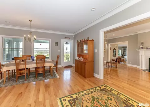 Dining - 4510 5th Ave, Moline, IL 61265 photo 2 of 3