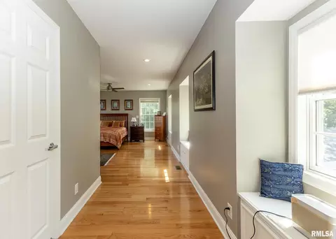 Entry Way - 4510 5th Ave, Moline, IL 61265 photo 5 of 5