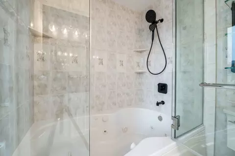 Bath - 111 E Chestnut St #37K, Chicago, IL 60611 photo 3 of 5