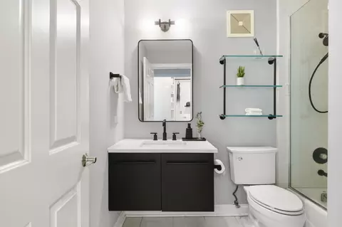 Bath - 111 E Chestnut St #37K, Chicago, IL 60611 photo 5 of 5
