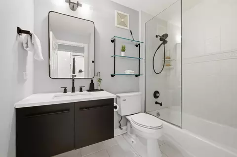Bath - 111 E Chestnut St #37K, Chicago, IL 60611 photo 4 of 5