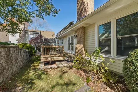 Exterior - 417 River Bluff Cir, Naperville, IL 60540 photo 2 of 2