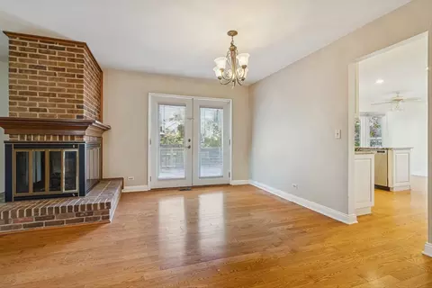 Living - 417 River Bluff Cir, Naperville, IL 60540 photo 3 of 4