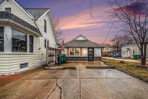 215 W Main St, Kirkland, IL 60146