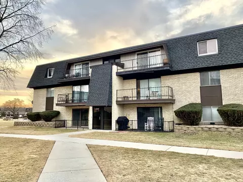 11107 S 84th Ave #2A, Palos Hills, IL 60465