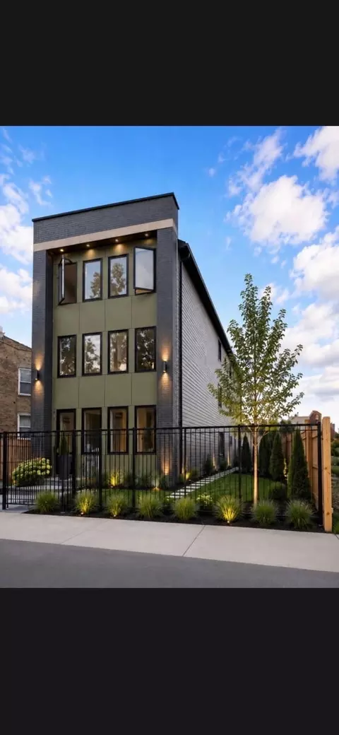 3316 W Adams St, Chicago, IL 60624