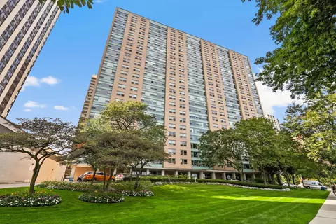 3180 N Lake Shore Dr #4B, Chicago, IL 60657