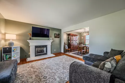 Living - 3080 Compton Rd, Aurora, IL 60504 photo 1 of 2