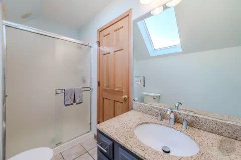 Bath - 3080 Compton Rd, Aurora, IL 60504 photo 3 of 5