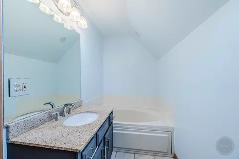 Bath - 3080 Compton Rd, Aurora, IL 60504 photo 4 of 5