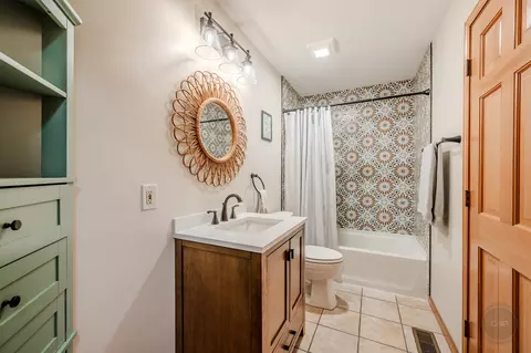 Bath - 3080 Compton Rd, Aurora, IL 60504 photo 1 of 5