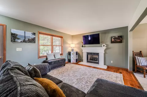Living - 3080 Compton Rd, Aurora, IL 60504 photo 2 of 2