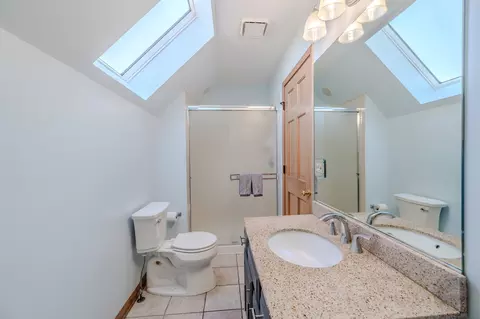 Bath - 3080 Compton Rd, Aurora, IL 60504 photo 2 of 5