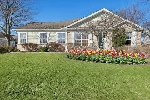 2382 Carillon Dr, Grayslake, IL 60030