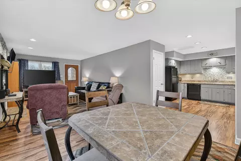 Dining - 109 Doe Cir, Morris, IL 60450 photo 2 of 3