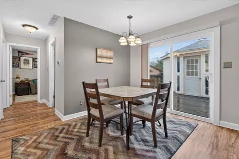 Dining - 109 Doe Cir, Morris, IL 60450 photo 3 of 3