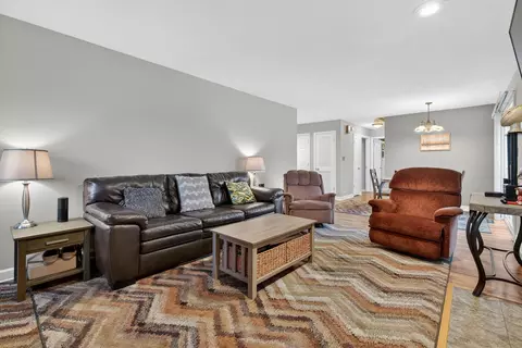 Living - 109 Doe Cir, Morris, IL 60450 photo 4 of 4