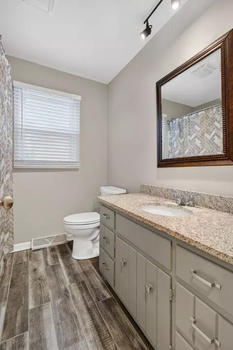 Bath - 109 Doe Cir, Morris, IL 60450 photo 2 of 2