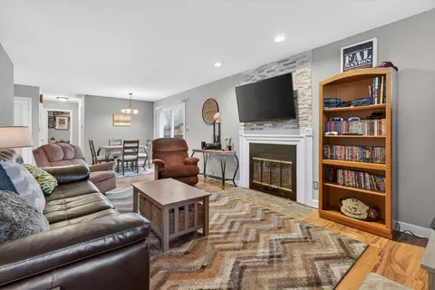 Living - 109 Doe Cir, Morris, IL 60450 photo 3 of 4