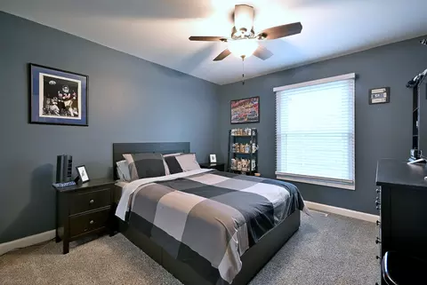 Bedroom - 910 Greenfield Dr, Aurora, IL 60506 photo 1 of 1
