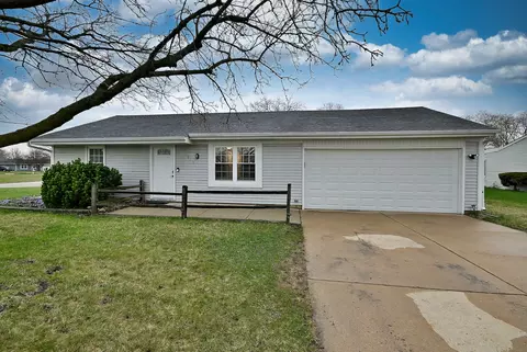 910 Greenfield Dr, Aurora, IL 60506