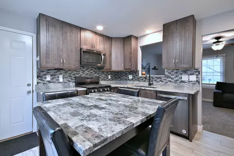 Kitchen - 910 Greenfield Dr, Aurora, IL 60506 photo 2 of 3