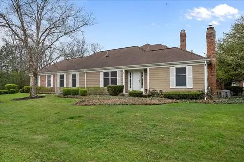 17 Sommerset Ln, Lincolnshire, IL 60069