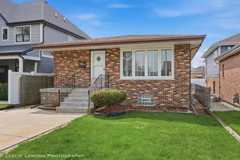 2919 W 101st Pl, Evergreen Park, IL 60805
