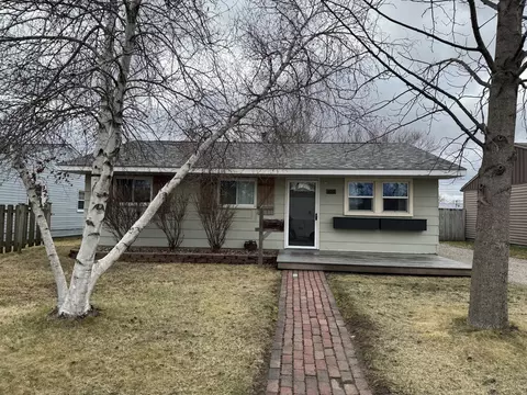 450 E 7th Street Ct E, Milan, IL 61264
