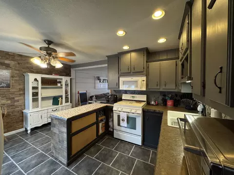 Kitchen - 450 E 7th Street Ct E, Milan, IL 61264 photo 2 of 4