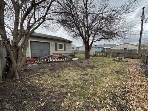 Exterior - 450 E 7th Street Ct E, Milan, IL 61264 photo 6 of 7