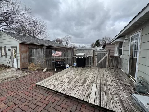 Exterior - 450 E 7th Street Ct E, Milan, IL 61264 photo 3 of 7