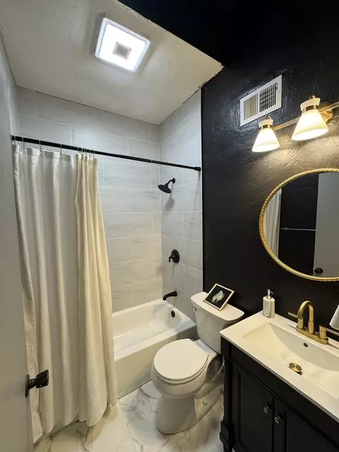 Bath - 450 E 7th Street Ct E, Milan, IL 61264 photo 1 of 1