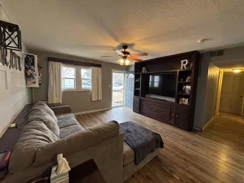 Living - 450 E 7th Street Ct E, Milan, IL 61264 photo 2 of 3