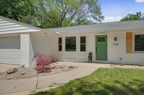 Exterior - 1008 Devonshire Dr, Champaign, IL 61821 photo 3 of 6