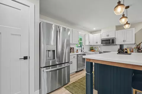 Kitchen - 1008 Devonshire Dr, Champaign, IL 61821 photo 4 of 7