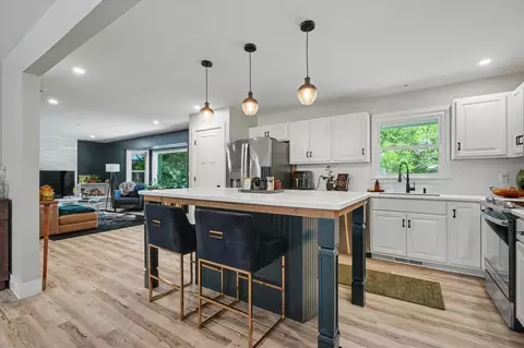 Kitchen - 1008 Devonshire Dr, Champaign, IL 61821 photo 1 of 7
