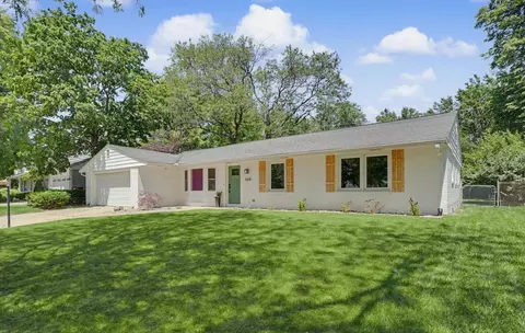 1008 Devonshire Dr, Champaign, IL 61821