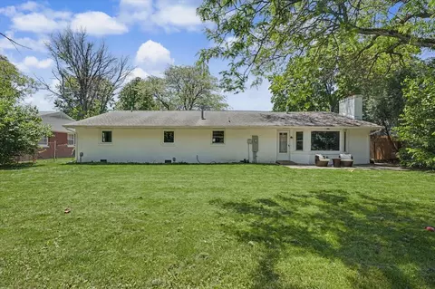 Exterior - 1008 Devonshire Dr, Champaign, IL 61821 photo 5 of 6