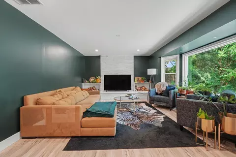 Living - 1008 Devonshire Dr, Champaign, IL 61821 photo 1 of 4