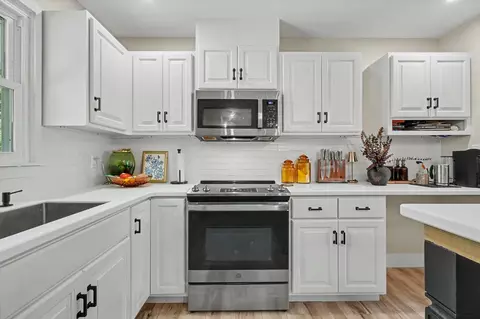 Kitchen - 1008 Devonshire Dr, Champaign, IL 61821 photo 6 of 7