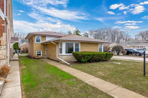 8231 Kilbourn Ave, Skokie, IL 60076