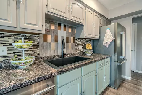 Kitchen - 1114 Andover St, Bloomington, IL 61704 photo 4 of 5