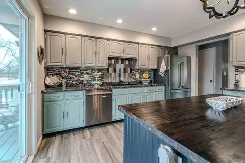 Kitchen - 1114 Andover St, Bloomington, IL 61704 photo 2 of 5