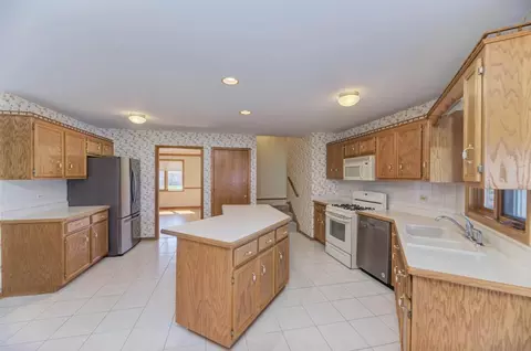 Kitchen - 19458 Manchester Dr, Mokena, IL 60448 photo 3 of 4