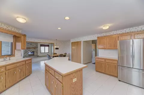 Kitchen - 19458 Manchester Dr, Mokena, IL 60448 photo 2 of 4